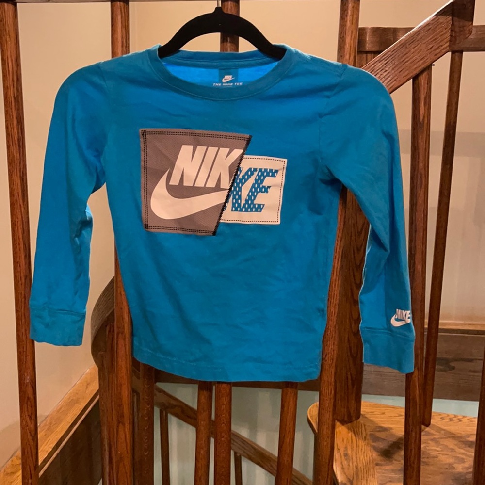 Nike boys shirt size 6-7years